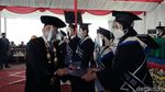 Kisah Inspiratif Gadis Pengidap Kanker Otak Jadi Lulusan Terbaik Uniga