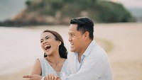 Melanie Putria menyebut kekasihnya itu adalah sosok baik hati dan bisa diandalkan.  Foto: @debucung/Ingga Suwandana dan @kioku_visual