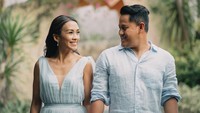 Pada 2020, Aldico Sapardan mencoba untuk mendekati Melanie Putria via DM Instagram. Gayung bersambut, kedekatan berlanjut.  Foto: @debucung/Ingga Suwandana dan @kioku_visual