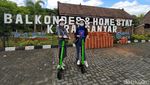 Yang Lagi Ngehits di Magelang: Keliling Borobudur Naik Skuter