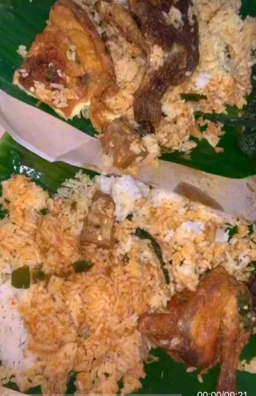 Hiii! Wanita Ini Temukan Kaki Seribu di dalam Bungkus Nasi Padang