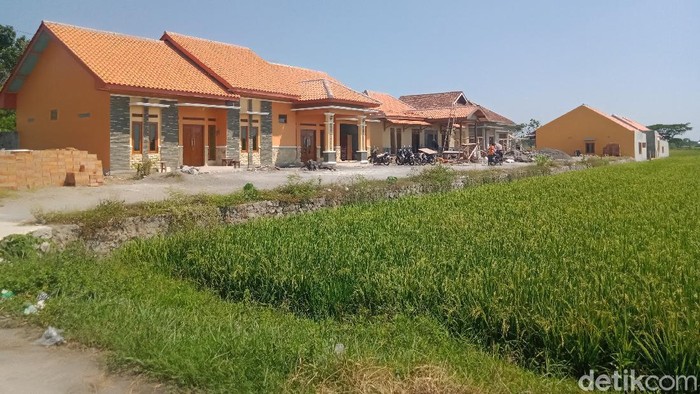 Penampakan rumah baru warga terdampak tol Yogya-Solo di Desa Kapungan, Kecamatan Polanharjo, Klaten