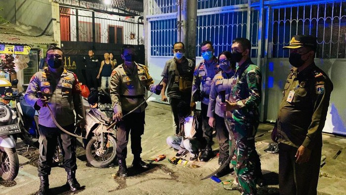 Polisi bubarkan tawuran di Jakbar