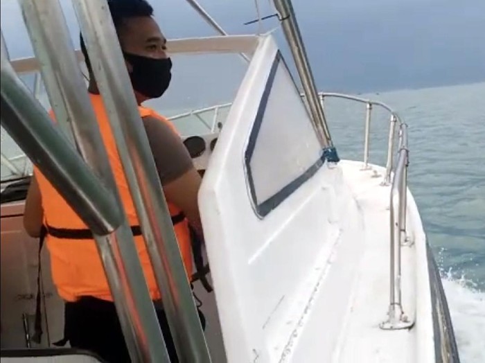 Polisi menyisir Teluk Palabuhanratu mencari wisatawan terseret arus
