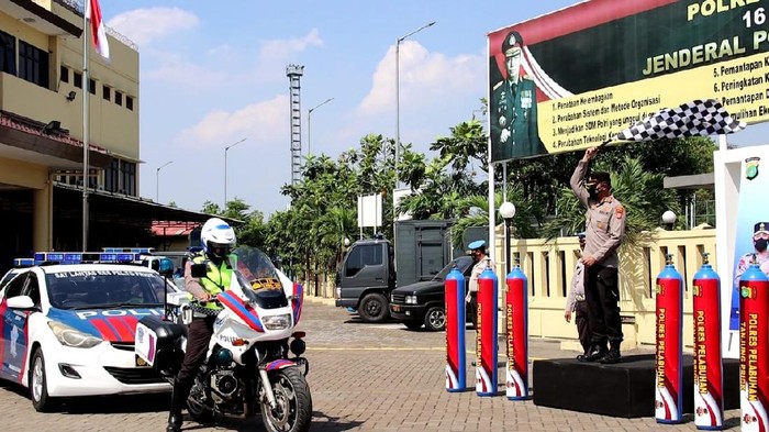 Hari Lalu Lintas Ke 66 Porles Tj Priok Lepas Bantuan Sembako Tabung Oksigen