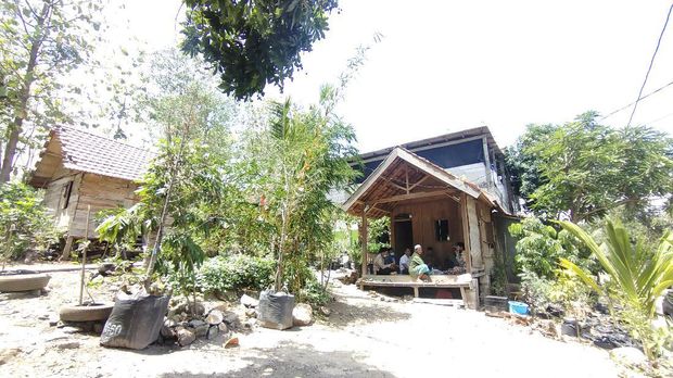 Ponpes Nurul Musthofa Rembang ini lokasinya di tengah hutan