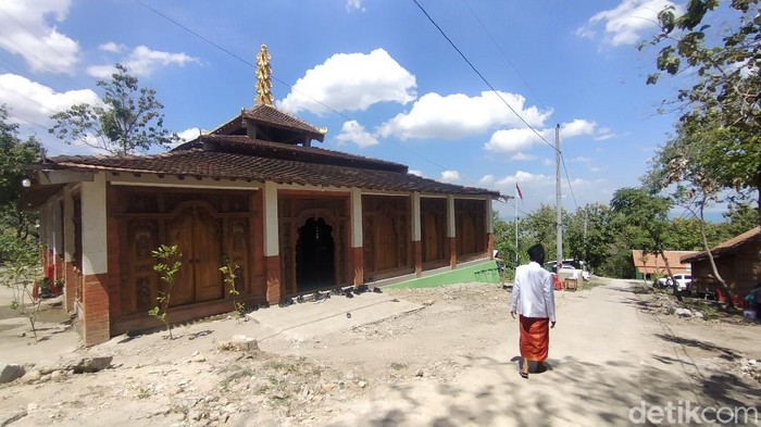 Ponpes Nurul Musthofa Rembang ini lokasinya di tengah hutan