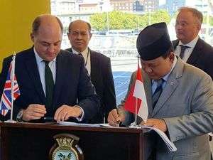Momen Prabowo Hadiri Teken Kontrak Kapal Frigate Arrowhead 140