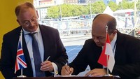 Penandatanganan perjanjian kerja sama itu dilakukan oleh pihak Babcock dan PT PAL Indonesia di London pada Kamis (16/9) waktu setempat. Menhan RI, Prabowo Subianto, bersama Menhan Inggris, RT. Hon Ben Wallace MP menyaksikan penandatanganan tersebut.