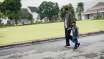 Potret Bahagia Jokowi Melepas Rindu ke Jan Ethes