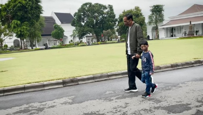 Presiden Jokowi dan Jan Ethes Presiden Jokowi dan Jan Ethes