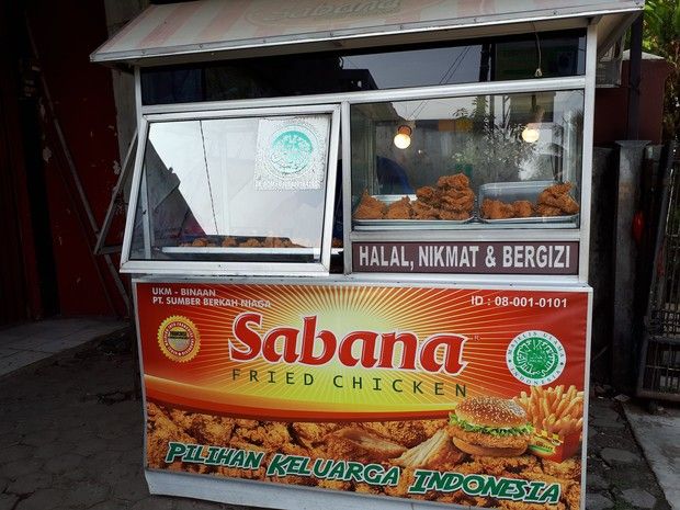 Menu di Tempat Makan 'KW' Ini Mirip Banget dengan Restoran Aslinya