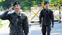 Ini momen saat Song Joong Ki usai menjalani wajib militer dan keluar pada 25 Mei 2017 atau sebelum syuting drakor Descedants of the Sun.  Foto: Istimewa