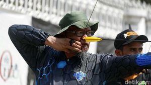 Tingkatkan Imun Tubuh, Warga Berlatih Memanah