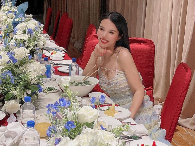 10 Potret Wendy Yu, Crazy Rich China Saat Bersantap Mewah