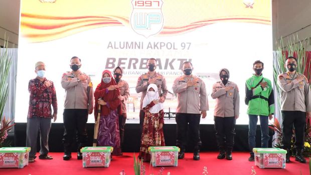 Alumni Akpol 1997 Polda Banten gelar vaksinasi massal