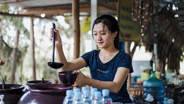Cantiknya Nyegerin! Ini 5 Penjual Cendol yang Viral di Medsos