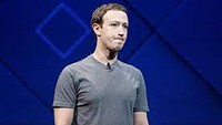 Sejak 2010, majalah Time menobatkan Mark Zuckerberg sebagai salah satu orang terkaya dan paling berpengaruh di dunia. Tapi tetap saja, sosoknya terlihat menjalani hidup dengan sederhana. Dari kendaraan saja dia lebih memilih membeli mobil yang sangat sederhana seperti Honda Fit dan Volkswagen Golf. Dengan uang yang begitu banyak bisa saja dia berpesta setiap hari, tapi Mark lebih memilih hidup berkeluarga bersama Priscilla Chan dan dikaruniai 2 anak. (Reuters)