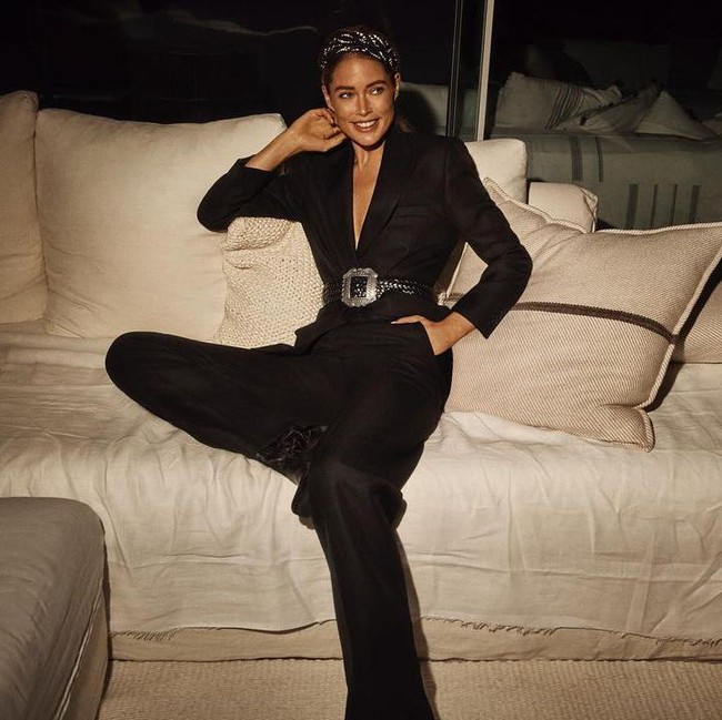 Aku tidak akan bisa dipaksa untuk disuntik. Aku tidak akan bisa dipaksa untuk membuktikan kesehatanku untuk berpartisipasi dalam masyarakat. Aku tidak akan menerima pengecualian dari orang-orang berdasarkan status medis mereka, tulis Doutzen. Foto: Instagram @doutzen