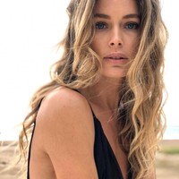 Memang banyak publik figur yang mengungkap pandangan mereka mengenai COVID-19. Beberapa dengan lantang mengungkap keengganan disuntik vaksin, termasuk Doutzen. Wanita 36 tahun itu sendiri mengakui keputusan itu berdasarkan hasil risetnya selama berjam-jam. Foto: Instagram @doutzen