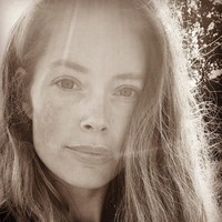 Tak disangka yang dibicarakan Doutzen adalah keputusannya untuk tidak disuntik. Meski tidak mengatakan dengan jelas, netizen bisa mengerti bahwa yang dimaksudnya adalah vaksin COVID-19. Foto: Instagram @doutzen