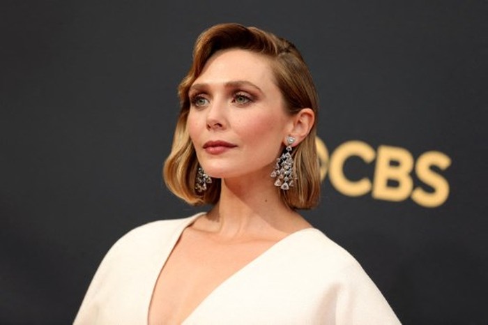 Elizabeth Olsen LOS ANGELES, CALIFORNIA - SEPTEMBER 19: Elizabeth Olsen attends the 73rd Primetime Emmy Awards at L.A. LIVE on September 19, 2021 in Los Angeles, California. Rich Fury/Getty Images/AFP (Photo by Rich Fury / GETTY IMAGES NORTH AMERICA / Getty Images via AFP)