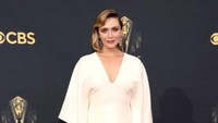 Pada 2011, Elizabeth Olsen juga menghadiri beberapa acara di Festival Film Cannes mengenakan pakaian dari The Row. Foto: Getty Images via AFP/RICH FURY