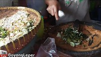 Gado-gado Lontar yang berada di kawasan Koja, Jakarta Utara terkenal dengan bumbu kacangnya yang kental dan sedap. Dilengkapi dengan lontong, tahu goreng, serta berbagai macam sayuran, gado-gado di sini akan cukup mengenyangkan dengan harga yang terjangkau. Foto: Istimewa