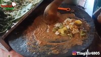Rasa bumbu kacangnya yang gurih dan lezat membuat gado-gado yang satu ini bisa langsung ludes hanya dalam waktu 6 jam saja. Berlokasi persis di depan Maybank Greenville, Jalan Tanjung Duren, Jakarta Barat ada Gado-Gado Asri Kemuning seharga Rp15 ribu yang patut dicicipi. Foto: Istimewa