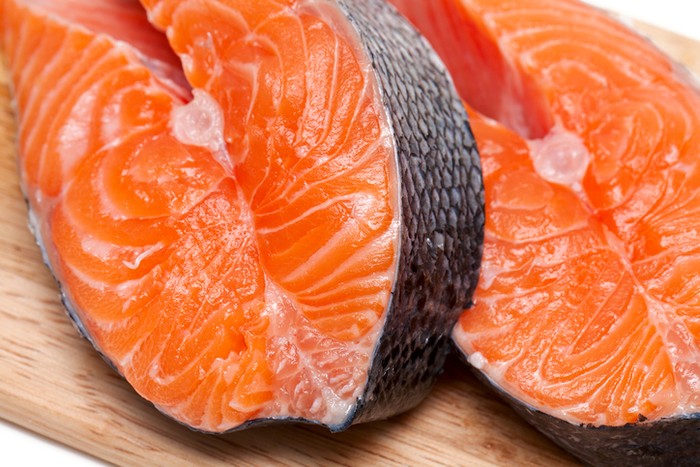 5 Fakta Garis-garis Putih yang Ada pada Daging Ikan Salmon