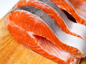 Gelas Ini Terbuat dari Sperma Ikan Salmon yang Ramah Lingkungan