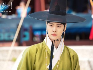 Selain Lovers of the Red Sky, Ini 5 Drakor yang Diperankan Gong Myung