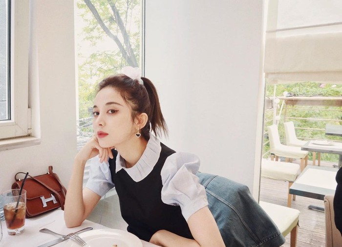 Guli Nazha, Wanita Tercantik Asia yang Hobi Makan Hot Pot Guli Nazha, Wanita Tercantik Asia yang Hobi Makan Hot Pot