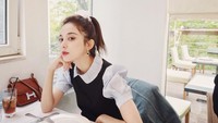 Artis keturunan Uighur ini punya nama asli Gulnezer Bextiyar ini sempat heboh diberitakan saat dadanya tak sengaja tersentuh lawan mainnya. Dara kelahiran 2 Mei 1992 ini ternyata foodies yang hobi kulineran. Foto: Instagram @nz0502