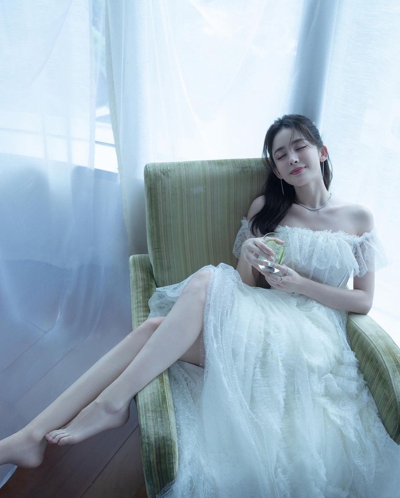 Guli Nazha, Wanita Tercantik Asia yang Hobi Makan Hot Pot