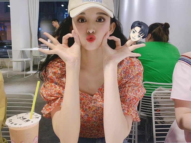 Guli Nazha, Wanita Tercantik Asia yang Hobi Makan Hot Pot