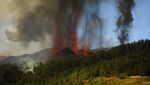 Lava Pijar Keluar dari Gunung Cumbre Vieja yang Meledak Hebat