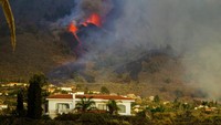 Gunung Cumbre Vieja di Pulau La Palma, Spanyol meletus, Senin (20/9/2021). Gunung aktif tersebut meletus usai sepekan sebelumnya menunjukan aktifitas seismik.
