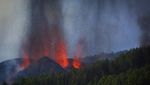 Lava Pijar Keluar dari Gunung Cumbre Vieja yang Meledak Hebat