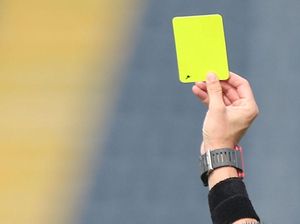Wasit Obral Kartu Kuning di Laga Bali United Vs Persib