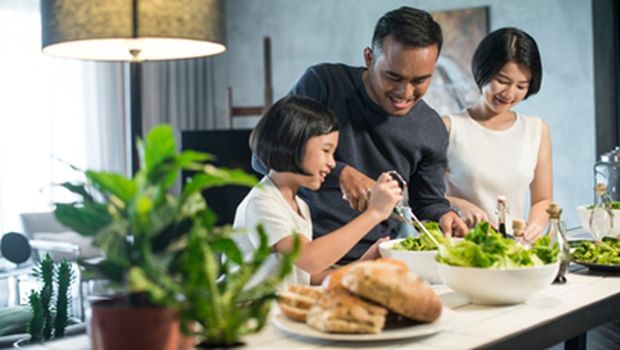 Ilustrasi masak bareng keluarga