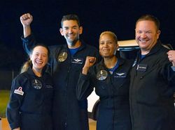 Detik-detik 4 Astronaut Amatir SpaceX Selamat Balik ke Bumi