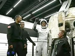 Detik-detik 4 Astronaut Amatir SpaceX Selamat Balik ke Bumi