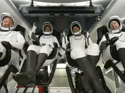 Detik-detik 4 Astronaut Amatir SpaceX Selamat Balik ke Bumi
