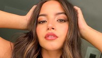 Isabela Merced pernah juga menjajal dunia tarik suara lewat sebuah album bertajuk The Better Half of Me. (Foto: dok. Instagram @isabelamerced)  