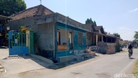Rumah lama warga yang terdampak proyek Tol Yogya-Solo pun tampak telah ditinggalkan.