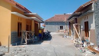 Menariknya, fenomena miliarder baru imbas proyek Tol Yogya-Solo ini juga turut menarik sales untuk datang dan menawarkan berbagai barang mulai dari mobil hingga emas. Kepala Desa Beku, Kecamatan Karanganom, Alex Bambang Wijanarko, membenarkan jika setelah warganya menerima ganti rugi tol banyak sales datang ke desanya. Mulai dari sales kendaraan sampai bisnis emas. Dari pemerintah desa, ungkap Alex, intinya tidak memberikan izin untuk sales. Tapi perkara sales yang mendatangi rumah warga, dia menyerahkan keputusannya ke masing-masing warganya.