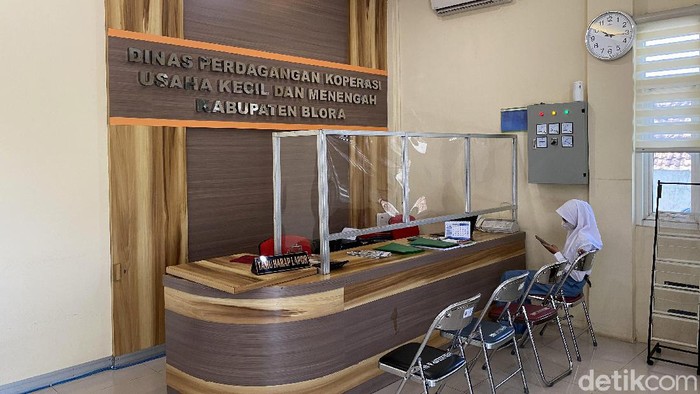 Tim dari Kejaksaan Negeri Blora menggeledah kantor Dindagkop UKM Blora hari ini. Penggeledahan ini terkait kasus korupsi di Pasar Cepu yang ditangani kejaksaan.