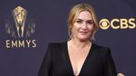 Ekspresi Tepok Jidat Kate Winslet usai Menang Artis Terbaik Emmy Awards 2021