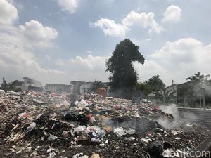 Asap Sampah di Pondok Betung Bikin Engap, Warga Pengidap Asma Tak Tahan